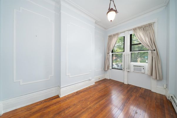 Empty room, Interior, Pendant Lights, Wood Texture Flooring