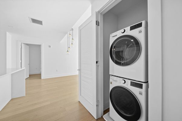 Interior, Utility Closets, Washer, Wood Texture Flooring