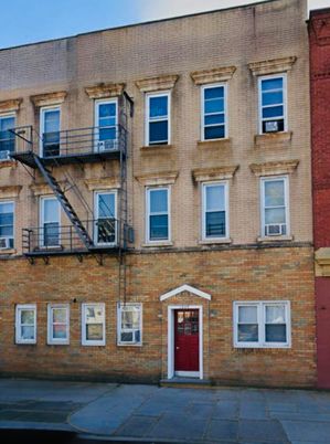 Exterior, Facade, Brick Facade, Rowhouse