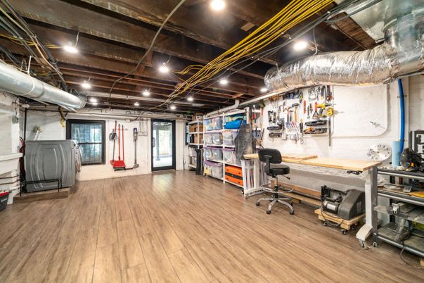 Fitness Equipment, Interior, Recessed Lighting, Wood Texture Flooring