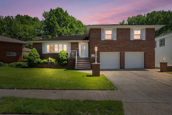 Attached, Exterior, Facade, Brick Facade, Split Level