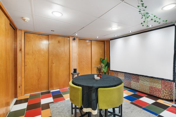 Interior, Projection Screen, Recessed Lighting