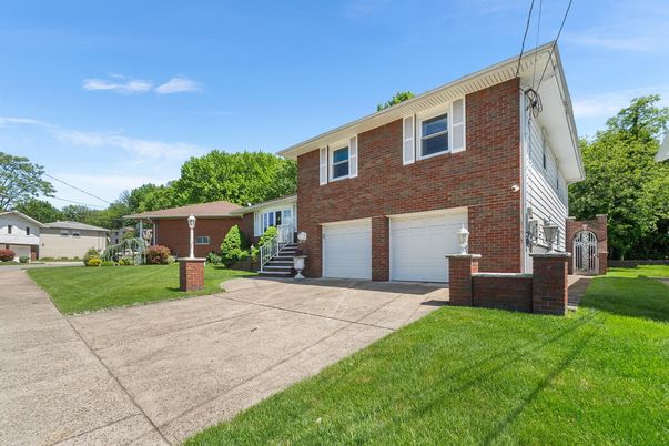 Attached, Exterior, Facade, Brick Facade, Raised Ranch