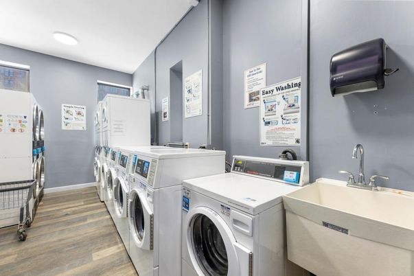 Interior, Recessed Lighting, Washer, Wood Texture Flooring