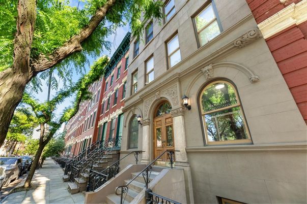 Exterior, Facade, Brownstone