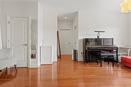 Interior, Piano, Recessed Lighting, Wood Texture Flooring