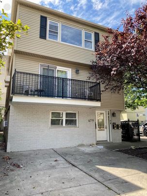 Exterior, Facade, Brick Facade, Rowhouse