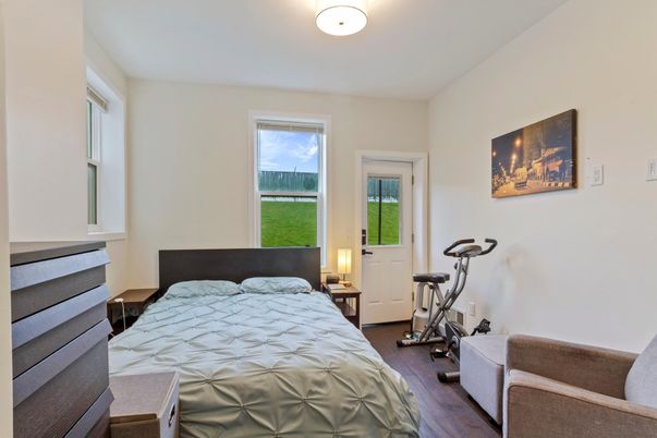 Bedroom, Fitness Equipment, Interior, Water