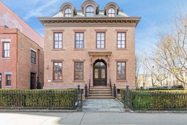 Exterior, Facade, Brick Facade, Georgian