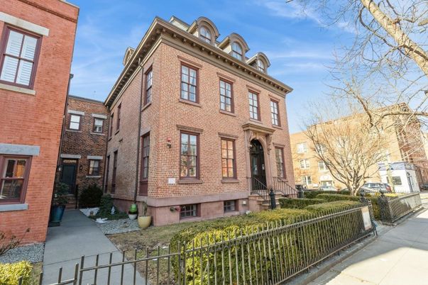 Exterior, Facade, Brick Facade, Rowhouse