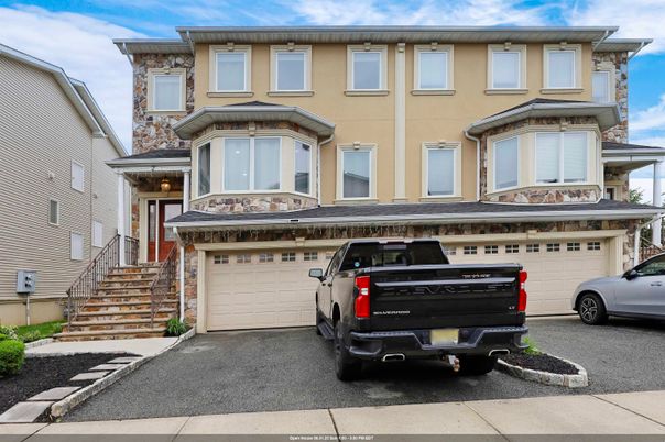 Attached, Exterior, Facade, Rowhouse