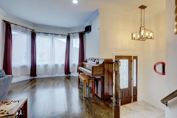 Interior, Pendant Lights, Piano, Recessed Lighting, Wood Texture Flooring