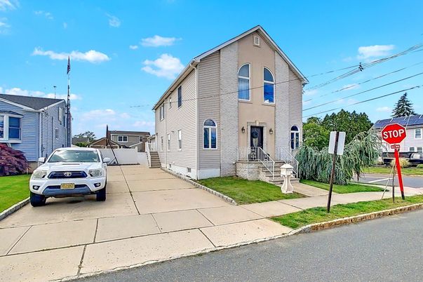 Exterior, Facade, None
