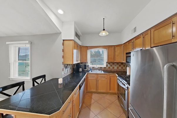 Dining room, Interior, Kitchen, Pendant Lights, Recessed Lighting, Tile Countertops