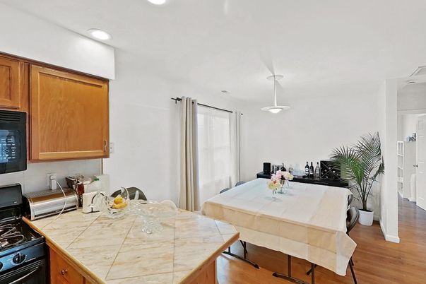 Dining room, Interior, Kitchen, Pendant Lights, Recessed Lighting, Tile Countertops, Wood Texture Flooring