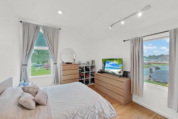 Bedroom, Interior, Recessed Lighting, Water, Wood Texture Flooring