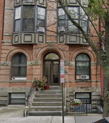 Exterior, Facade, Brick Facade, Rowhouse