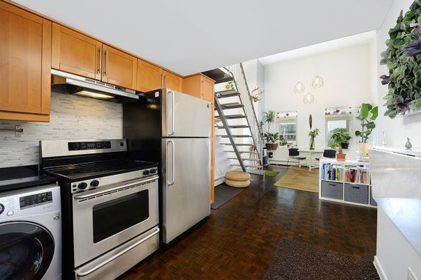Interior, Kitchen, Pendant Lights, Stainless Steel Appliances, Washer, Wood Texture Flooring