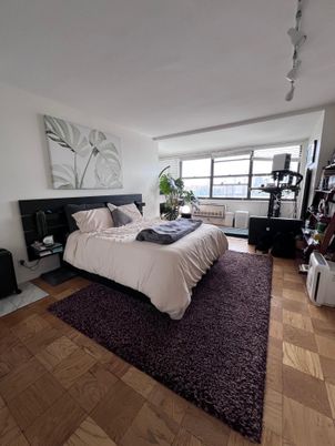 Bedroom, Fitness Equipment, Interior, Water, Wood Texture Flooring