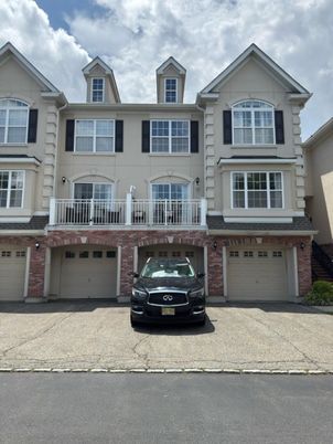 Attached, Exterior, Facade, Rowhouse