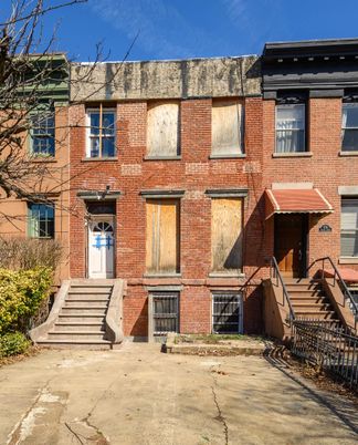 Exterior, Facade, Brick Facade, Rowhouse