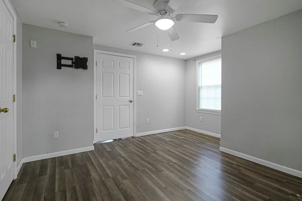 Empty room, Interior, Recessed Lighting, Wood Texture Flooring