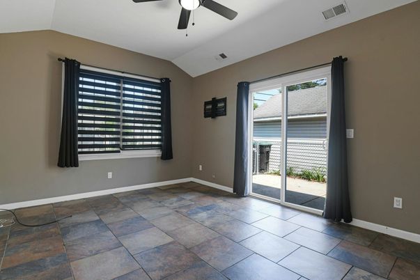 Empty room, Interior