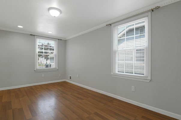 Empty room, Interior, Recessed Lighting, Wood Texture Flooring