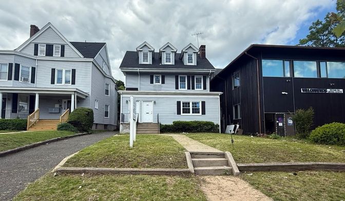 Exterior, Facade, Farmhouse