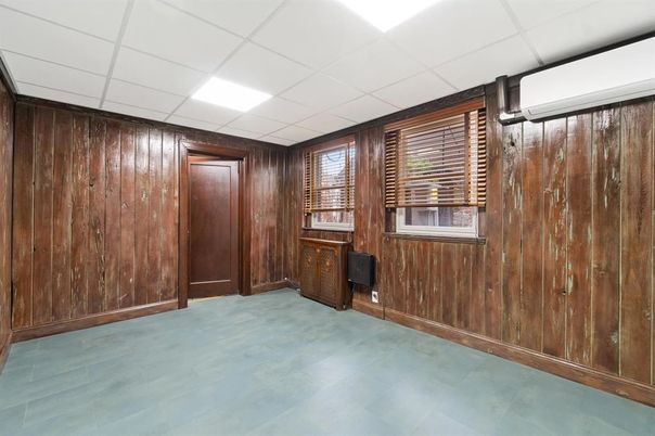 Empty room, Interior, Recessed Lighting, Wooden Walls