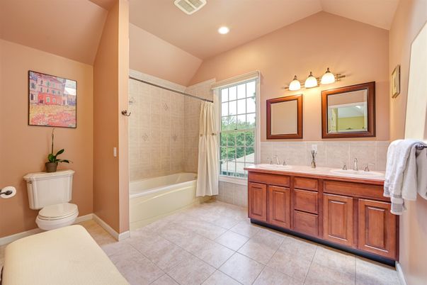 Bathroom, Dual Sink Vanities, Interior, Recessed Lighting