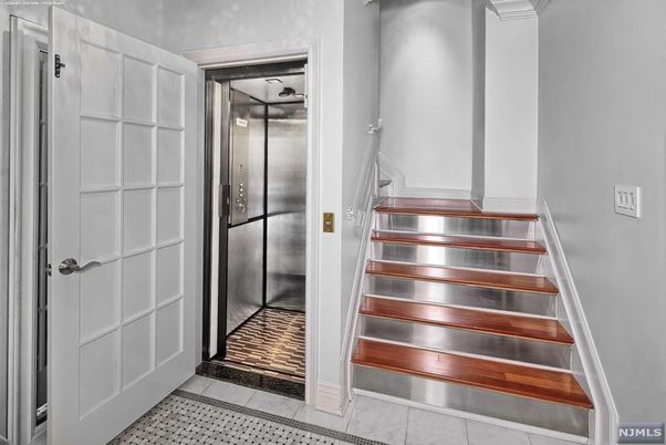 Elevator, Interior