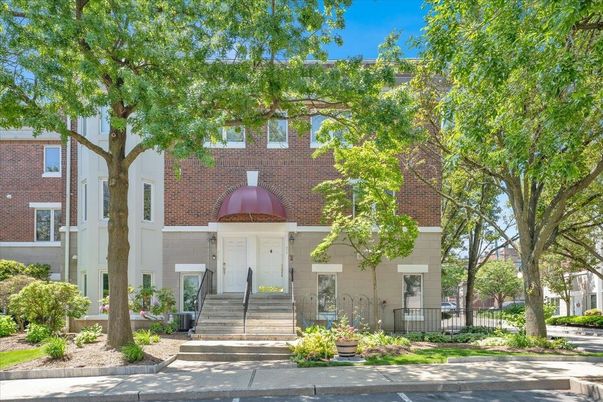 Exterior, Facade, Brick Facade, Rowhouse