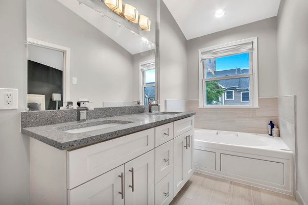 Bathroom, Dual Sink Vanities, Interior, Recessed Lighting