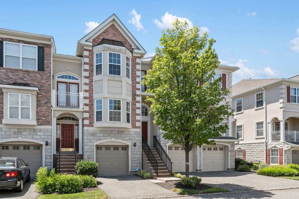 Attached, Exterior, Facade, Rowhouse