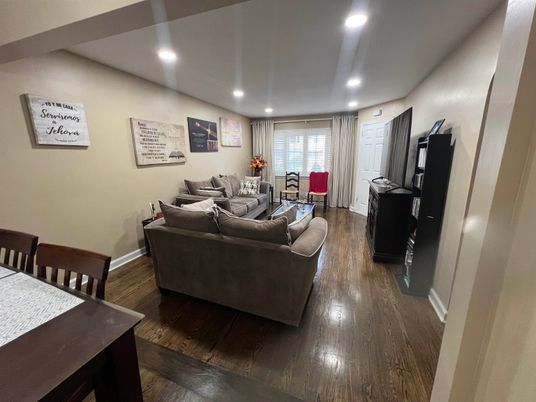 Interior, Living room, Recessed Lighting, Wood Texture Flooring