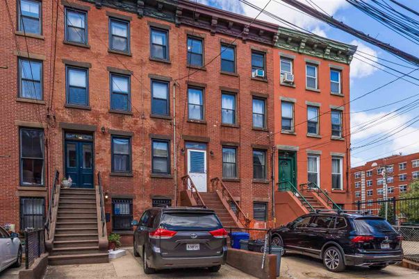 Exterior, Facade, Brick Facade, Rowhouse