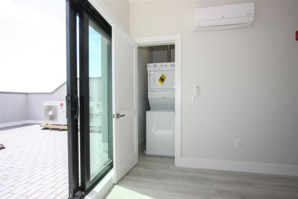 Interior, Utility Closets, Washer, Wood Texture Flooring