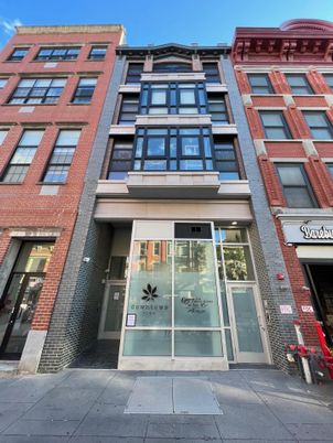 Exterior, Facade, Brick Facade, Rowhouse
