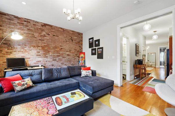 Interior, Living room, Pendant Lights, Recessed Lighting, Stone Walls, Wood Texture Flooring