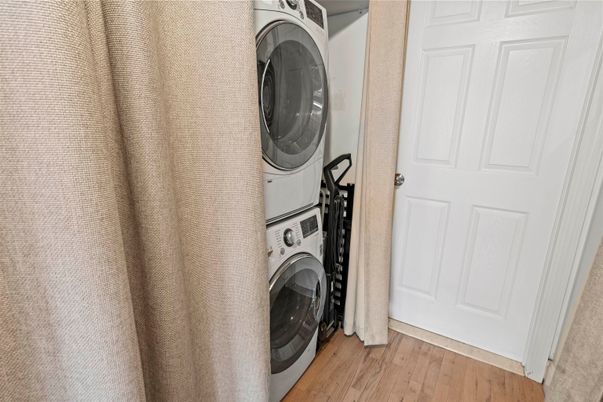 Interior, Utility Closets, Washer, Wood Texture Flooring