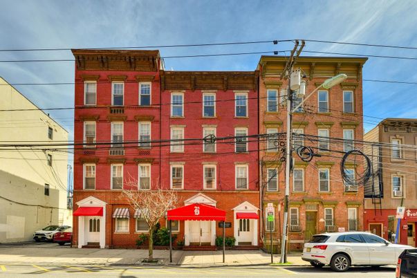 Exterior, Facade, Rowhouse