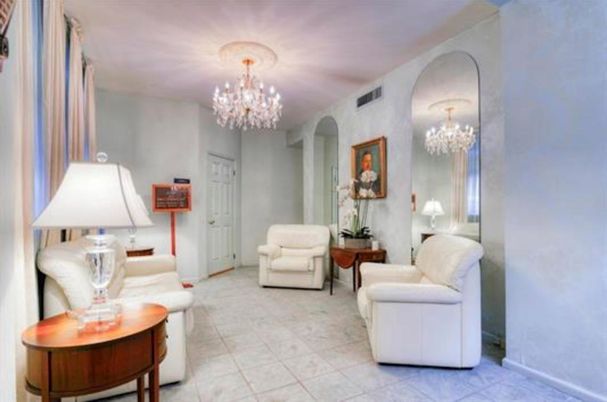Chandelier, Interior, Living room