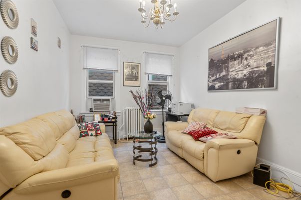 Chandelier, Interior, Living room