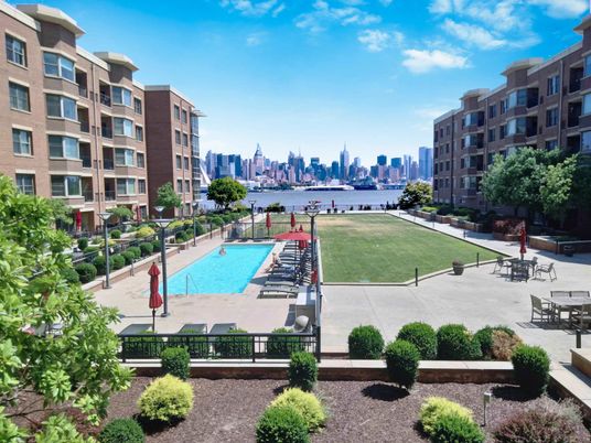 Exterior, Pool, Water