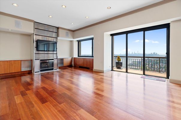 Empty room, Interior, Recessed Lighting, Water, Wood Texture Flooring