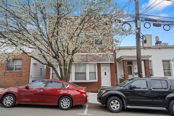 Exterior, Facade, Brick Facade, Rowhouse