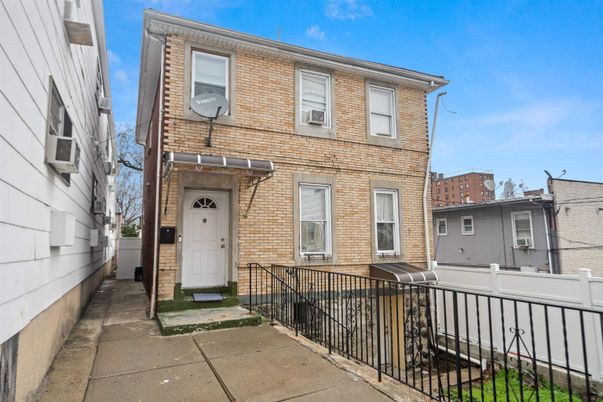 Exterior, Facade, Brick Facade, Rowhouse