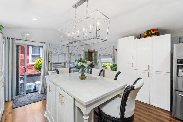 Dining room, Interior, Kitchen, Pendant Lights, Recessed Lighting, Wood Texture Flooring
