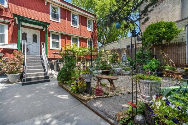 Exterior, Facade, Brick Facade, Rowhouse